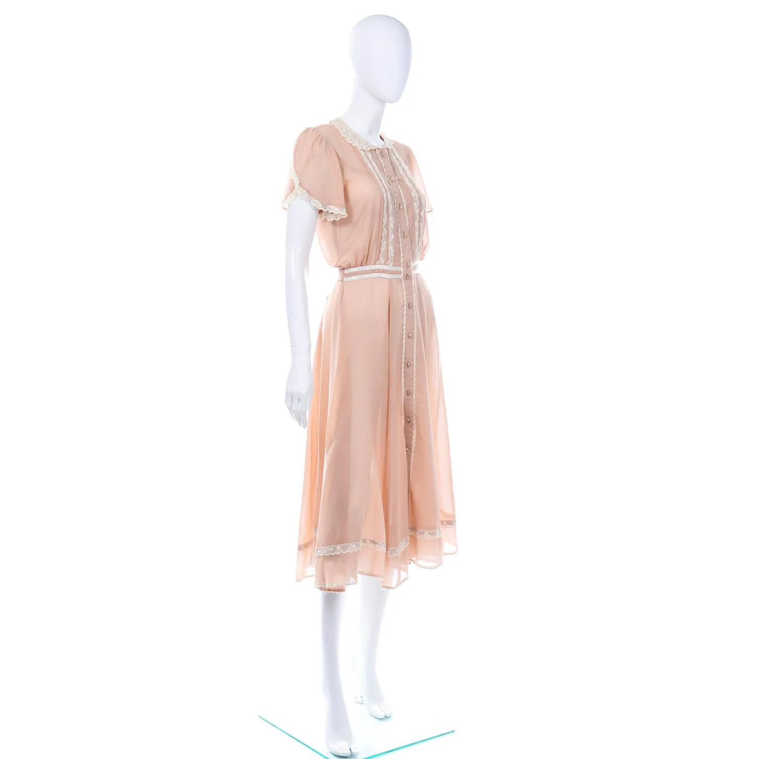 1970s Gunne Sax Vintage Peach Dress With Lace Trim & Rhinestone Buttons