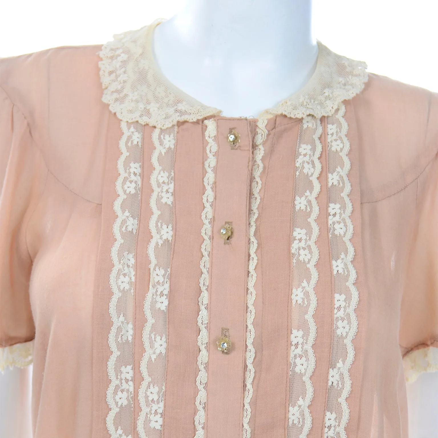 1970s Gunne Sax Vintage Peach Dress With Lace Trim & Rhinestone Buttons